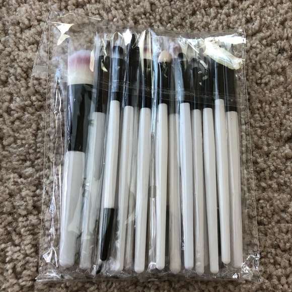 15Pc’s Makeup Brushes Set - Picture 3 of 3